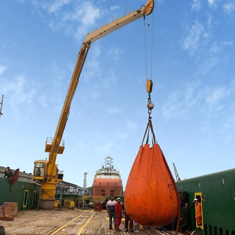 Offshore Crane for heavy lifting in marine environments